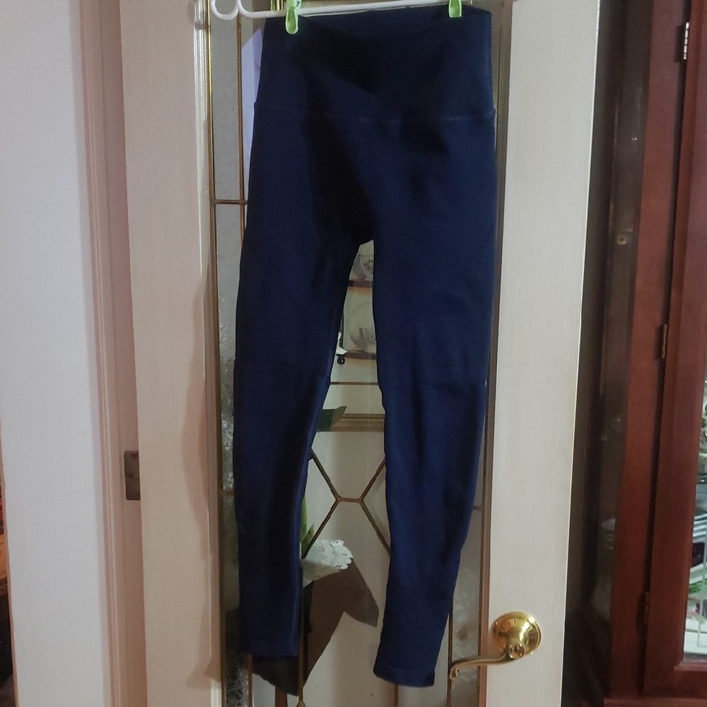 ALPHALETE Stylish Navy Blue Leggings.  WOMEN'S SIZE Medium.